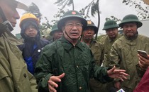 Phó Thủ tướng Trịnh Đình Dũng chỉ huy ứng phó bão số 12