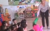 Đánh, tát, đạp vào tương lai của đất nước là tội ác