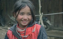 Bé gái H’Mông gây chú ý khắp mạng xã hội với nụ cười tỏa nắng
