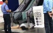 Clip: Nữ sinh tử vong khi rơi từ tầng 3 tòa nhà cao nhất Sài Gòn