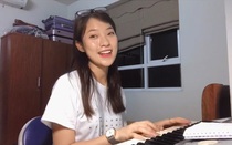 Clip: Khánh Vy lại đốn tim fan khi cover "Bùa Yêu" của Bích Phương