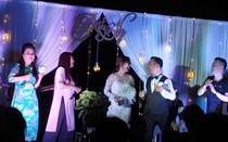 Phương Thanh chế lời hát mừng đám cưới Tiến Đạt khiến hội trường cười nghiêng ngả