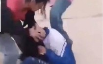 Triệu tập nhóm đánh hội đồng nữ sinh lớp 8 rồi quay clip đưa lên facebook