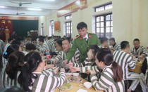 Nỗi lòng của những phạm nhân ăn Tết cổ truyền trong trại giam
