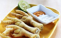 Muốn trẻ lâu hãy ăn chân gà