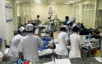 Hơn 100 công nhân nhập viện cấp cứu sau bữa cơm tối nghi do ngộ độc thực phẩm