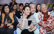 Mỹ Tâm “quậy tưng bừng” cùng các nghệ sĩ ở Viện dưỡng lão