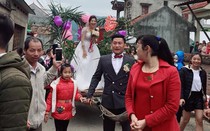 Clip: Độc đáo với màn rước dâu bằng xe trâu ở Bắc Giang