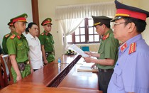 Khởi tố, bắt tạm giam giám đốc văn phòng đăng ký đất đai ở Hậu Giang