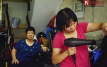 Tiệm tóc cô Lan hơn nửa thế kỷ làm đẹp cho người dân phố cổ