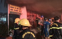 Cháy lớn tại cửa hàng trang trí nội thất ở Bạc Liêu