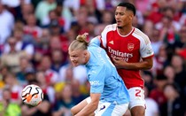 Haaland tranh cãi đầy bực bội sau khi thua Arsenal