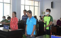 Xét xử vụ tạt xăng vào đoàn cưỡng chế: Vì tư lợi che mờ mắt cả nhà "dắt nhau" vào tù