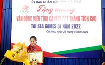 Cà Mau: Khen thưởng VĐV đạt Huy chương bạc Futsal nữ tại SEA Games 31