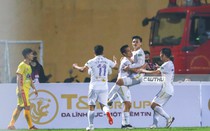 Bầu Hiển tìm cách níu chân Quang Hải sau trận thắng Thanh Hóa?