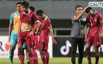 Cầu thủ Indonesia khóc nức nở vì bị loại sau trận thua thảm trước U17 Malaysia