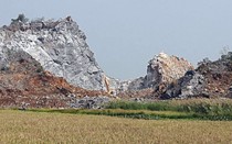 Phê bình Chủ tịch xã để doanh nghiệp khai thác đá trái phép