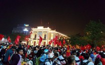 Người hâm mộ các tỉnh Duyên hải Bắc Bộ "nóng" trước giờ G