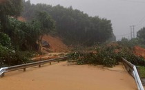 Thừa Thiên-Huế khẩn trương khắc phục các điểm sạt lở nghiêm trọng