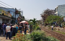 Một người phụ nữ bị tàu hỏa kéo lê gần chục mét, tử vong