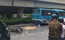 Hà Nội: Người đàn ông tử vong tại chỗ sau khi va chạm với xe buýt