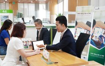 NHNN nghiêm cấm các ngân hàng tư vấn sai khi bán bảo hiểm, trái phiếu