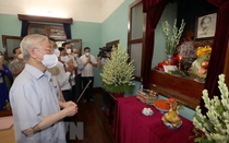 Tổng Bí thư Nguyễn Phú Trọng dâng hương tưởng niệm Chủ tịch Hồ Chí Minh