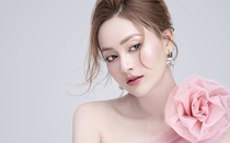 Lan Phương diện váy "mỏng tang", quyến rũ khác xa phim, 2 chị em dâu có kém cạnh?