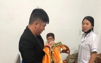 Bé sơ sinh nặng 3kg bị bỏ rơi trước nhà dân ở Hà Tĩnh