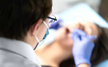 Người phụ nữ 23 tuổi qua đời sau khi nhổ răng khôn tại phòng khám