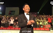 Video: Châu Nhuận Phát nhảy theo vũ điệu Gangnam Style khiến khán giả phấn khích