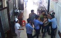Làm rõ vụ người nhà bệnh nhân hành hung bảo vệ của bệnh viện