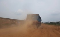 Tây Ninh: Bỏ tiền tỷ duy tu đường vẫn bị xe quá tải băm nát