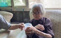 Cụ bà 105 tuổi có 100 năm uống cà phê