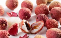 Trẻ bị hóc dị vật do ăn hoa quả, cha mẹ cần làm ngay những điều này