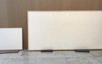 Nhận hàng chục ngàn đô, họa sĩ gửi lại tác phẩm là 2 tấm vải trắng