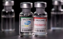 Pfizer, BioNTech, Moderna kiếm hơn 1.000 USD/giây nhờ vắc-xin phòng Covid-19