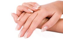 Ngón tay sưng to, cô gái trẻ ngỡ ngàng khi biết bị ung thư phổi