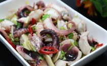 Món ngon cuối tuần: Gỏi bạch tuộc chua cay ăn hoài không ngán