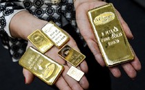 Giá vàng 23/2: Giá vàng trong nước đi xuống cùng chiều thế giới