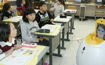Hàn Quốc thí điểm đưa robot vào trường học hỗ trợ dạy tiếng Anh