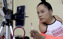 Clip: Cô gái khuyết tật với nghị lực phi thường trở thành chuyên gia trang điểm