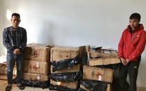 Bắt quả tang 2 nam thanh niên chở gần 300kg pháo trái phép