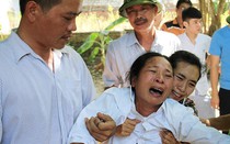 Vụ tàu cá Nghệ An bị chìm: Đau đớn biết con mất tích, cha lao xuống biển cứu và tử vong