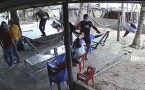 Bình Thuận: Điều tra vụ nhóm côn đồ đến nhà đánh đập, dọa giết con nợ