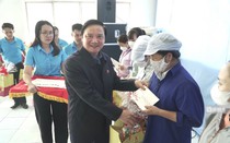 Phó Chủ tịch Quốc hội thăm và tặng quà tại tỉnh Bình Thuận