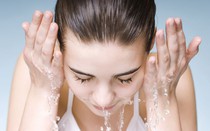 9 loại nước rửa mặt từ thiên nhiên giúp trẻ hóa làn da