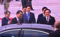 Thủ tướng Canada rạng rỡ khi đáp chuyến bay đến Đà Nẵng