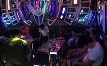 Quảng Nam: Đột kích quán karaoke phát hiện 43 nam thanh nữ tú mở tiệc ma túy