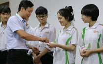 Đà Nẵng: Trao hàng trăm vé xe tết miễn phí cho sinh viên nghèo